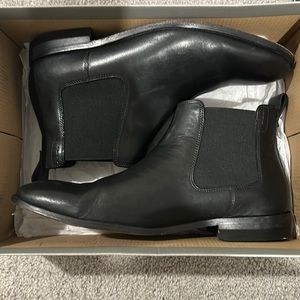 Bostonian
Sz 9.5
Used normal wear and tear